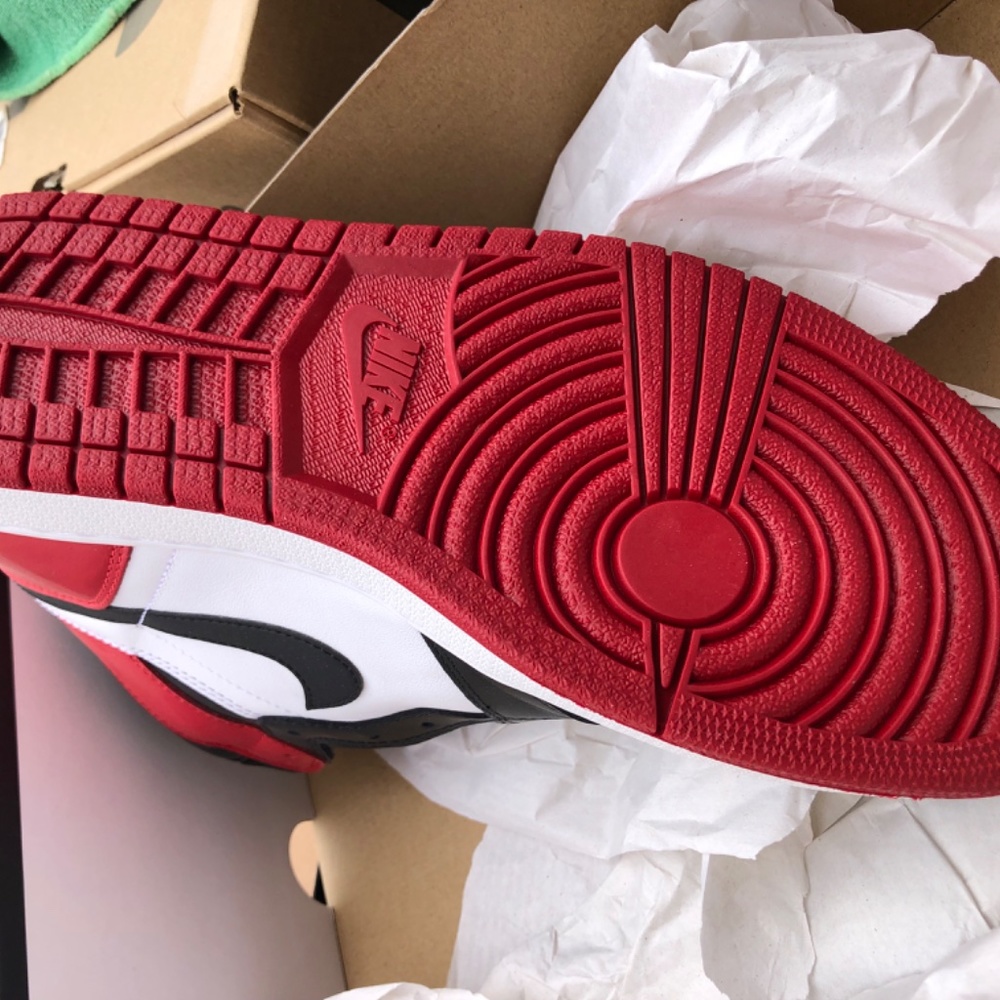 Air Jordan 1 Retro High OG - Picture 8 of 14
